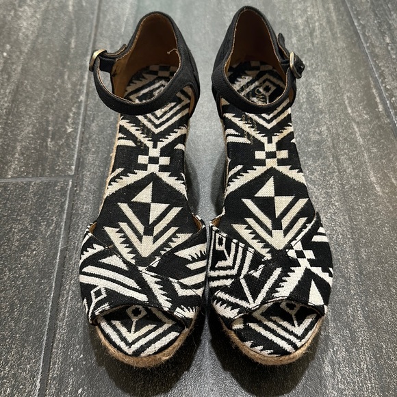 Toms Shoes - TOMS Platform Wedge Black & White Sandal Size 7.5